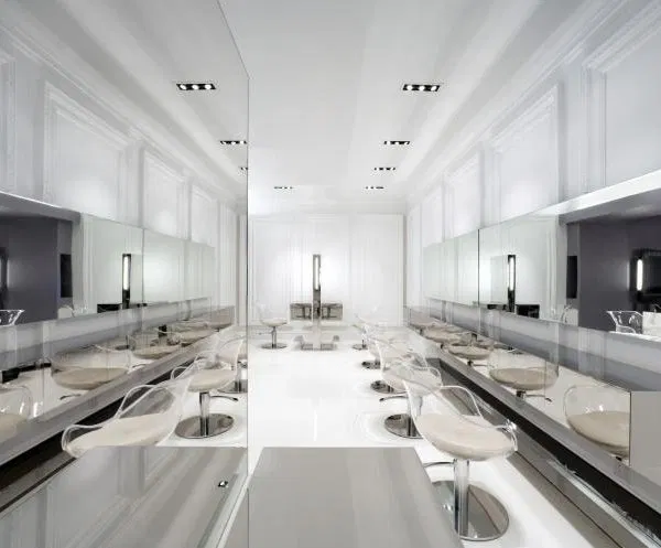 chris-chase-salon_5-600x497